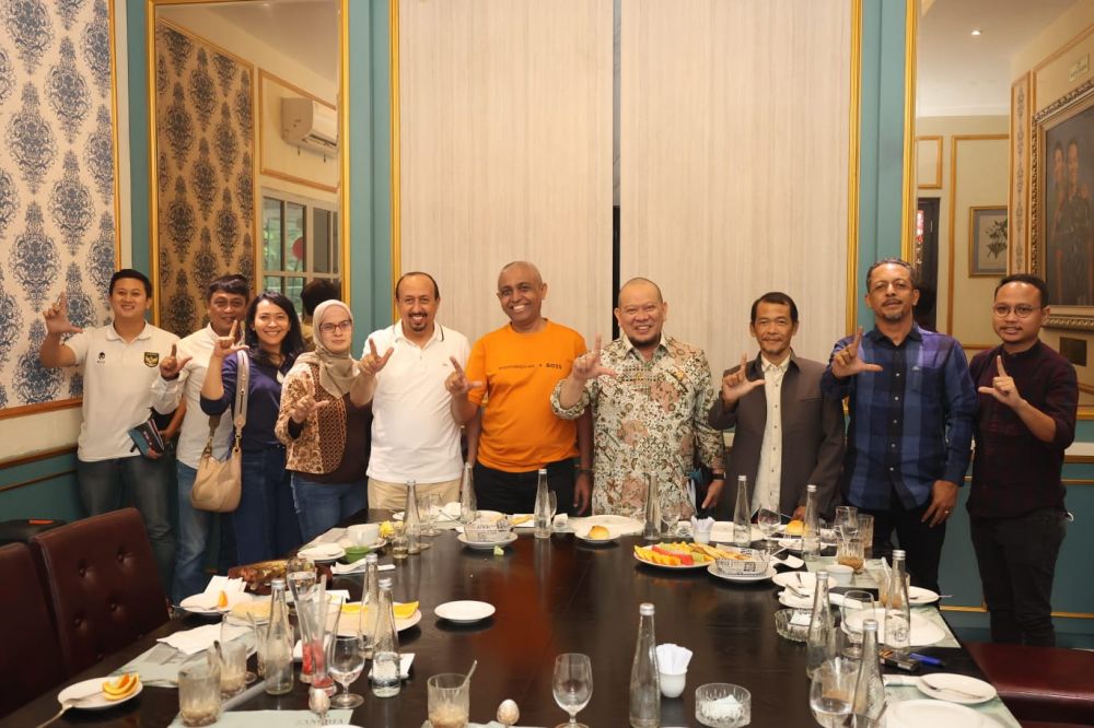 Ketua DPD RI AA LaNyalla Mahmud Mattalitti saat silaturahmi bersama voter asal Jatim di Surabaya
