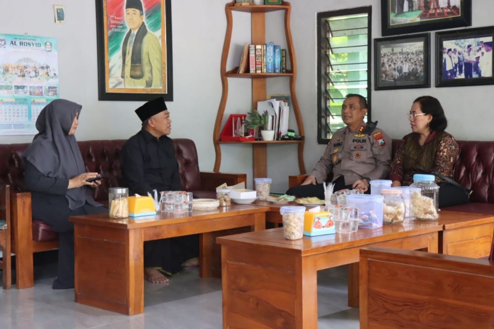 Kapolres Bojonegoro AKBP Rogib Triyanto saat silaturahmi