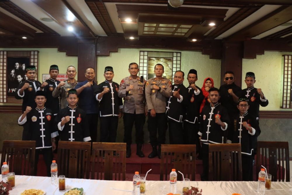 Kapolres Bojonegoro AKBP Rogib Triyanto saat silaturahmi dengan IKS PI Kera Sakti