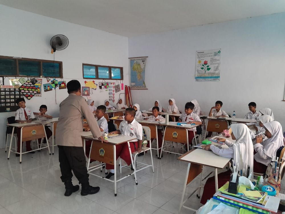 Bhabinkamtibmas Polsek Benjeng lakukan sosialisasi ke pelajar terkait bullying