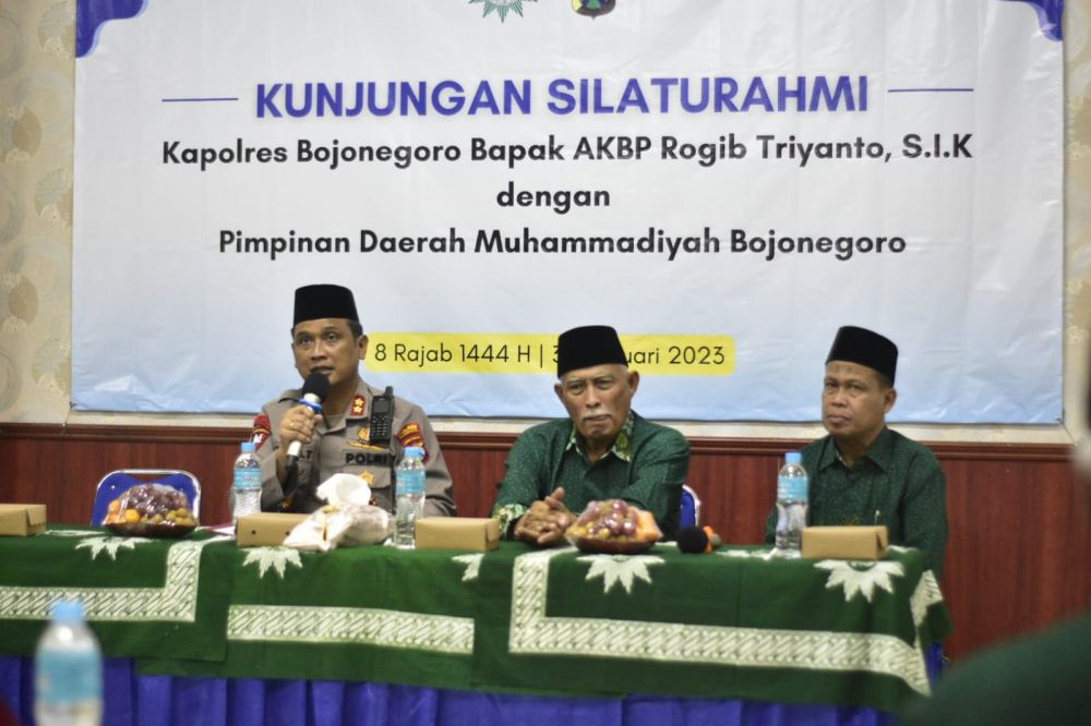 Kapolres Bojonegoro AKBP Rogib Triyanto saat silaturahmi ke PD Muhammadiyah