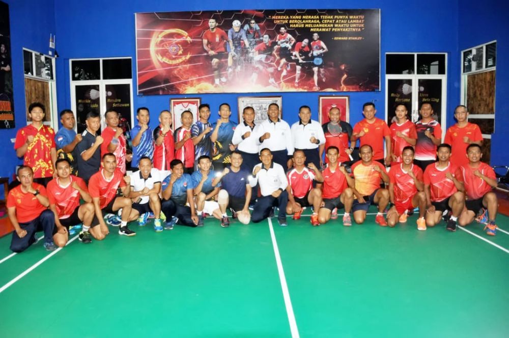 Atlet bulutangkis kodiklatal latihan bersama Pasmar 2