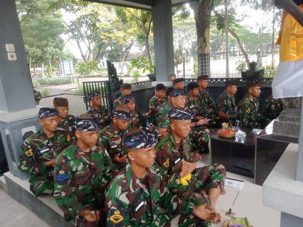 Prajurit dan PNS kodiklatal gelar doa bersama 