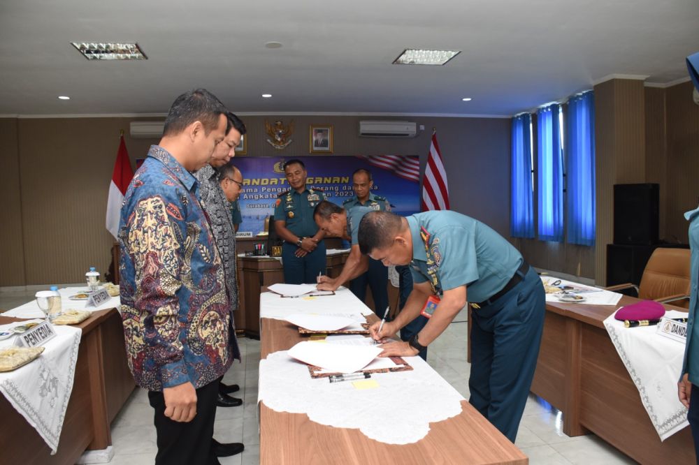 Kodiklatal ikuti penandatanganan kontrak pengadaan barang dan jasa