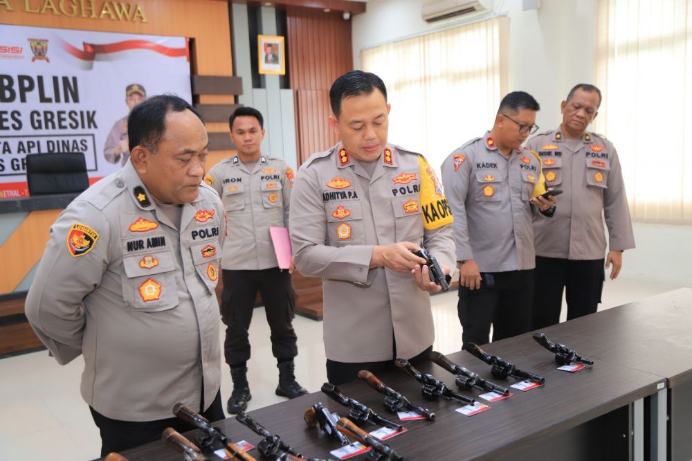 Kapolres Gresik Lakukan Cek Senpi Dinas Antisipasi Penyalahgunaan