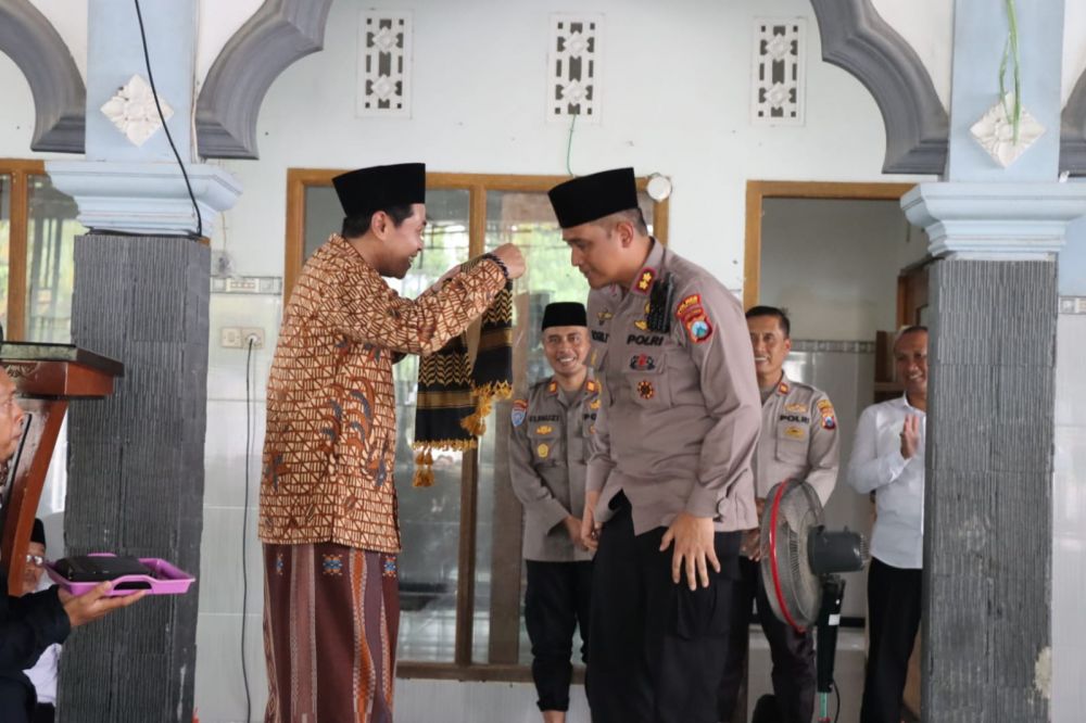 Kapolres Bojonegoro AKBP Rogib Triyanto silaturahmi ke Ponpes Sabillunnajah Simo