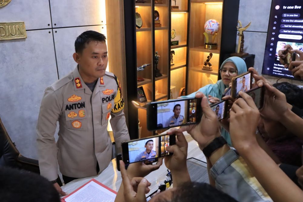 Kapolres Madiun AKBP Anton Prasetyo saat memberikan keterangan