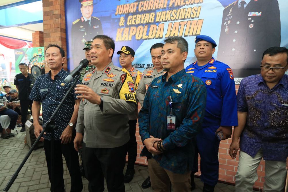 Wakapolda Jatim Gelar Jum'at Curhat, Tampung Aspirasi Nelayan di Gresik