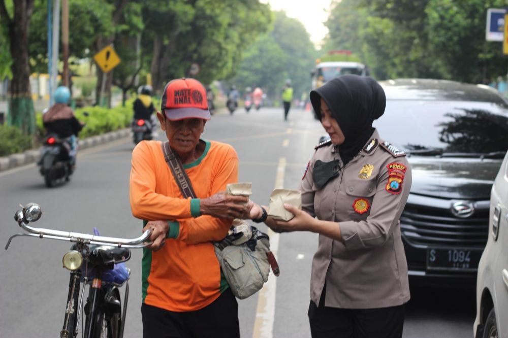 Polres Tuban Berbagi Lewat Program Sedekah Berkah