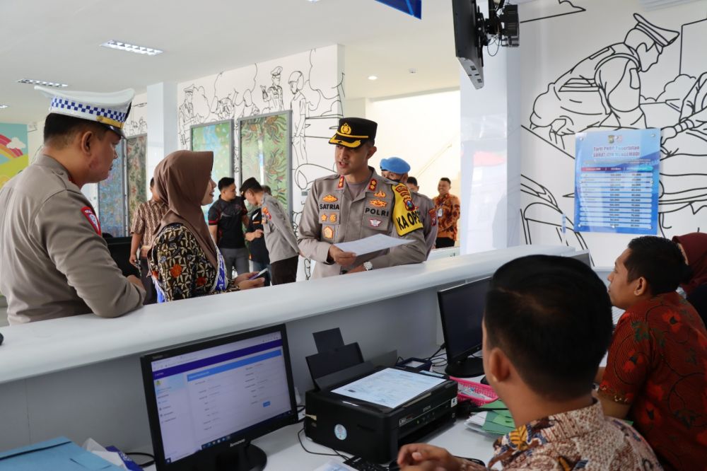 Kapolres Pamekasan AKBP Satria Permana saat sidak ke satpas