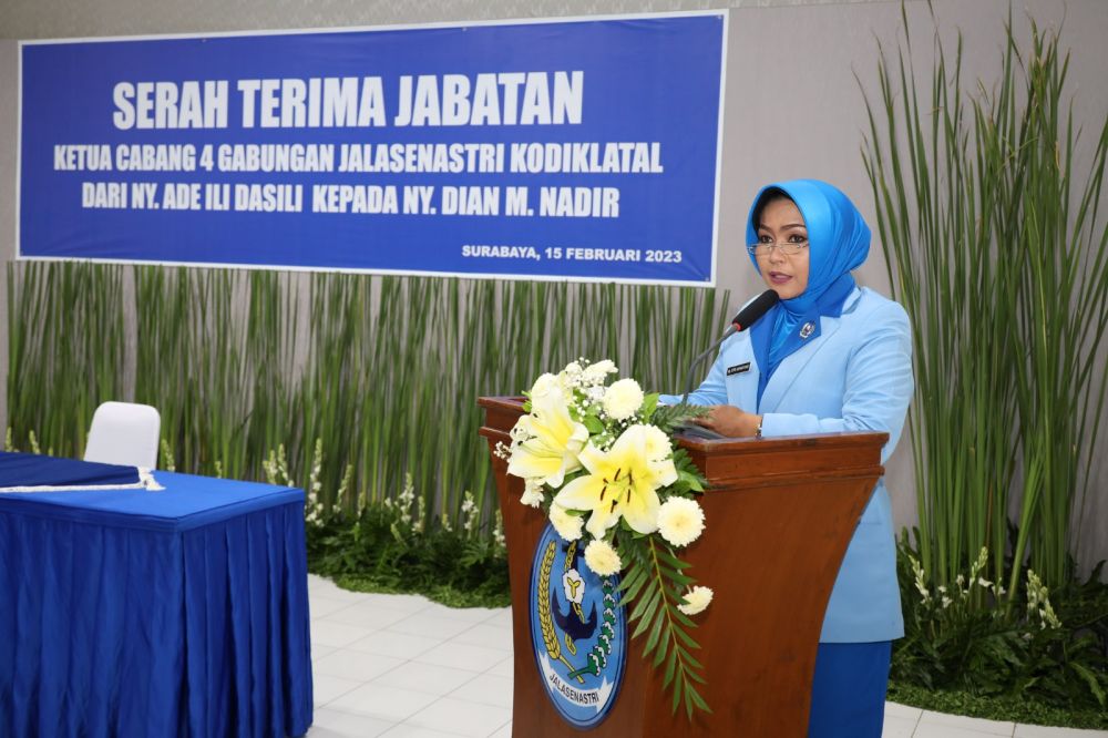 Ketua gabungan Jalasenastri ny. Etta Suhartono