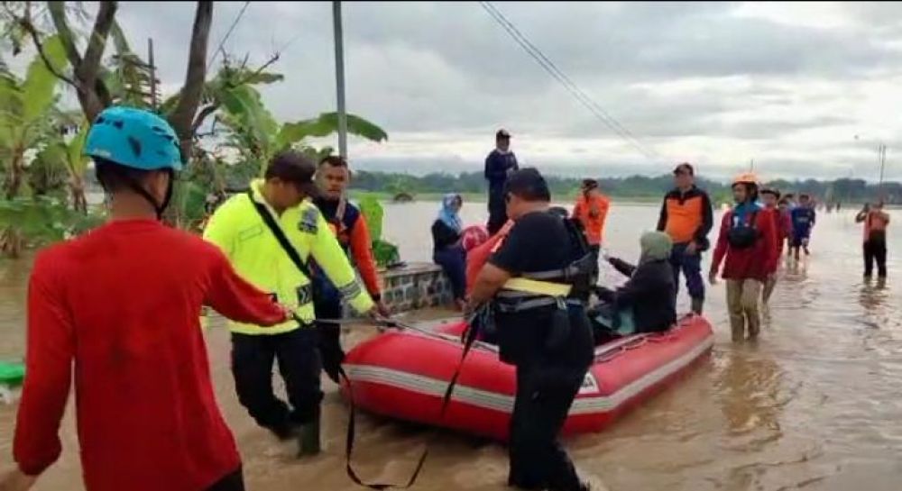 Polres Ponorogo siagakan personil 24 jam bantu tangani banjir