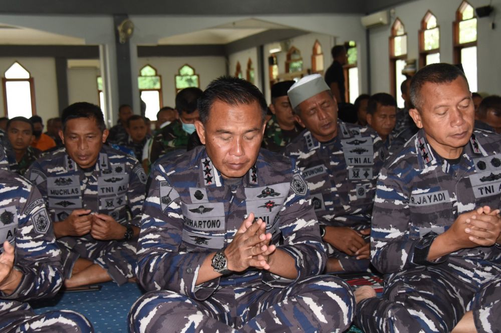 Dankodiklatal Letjen TNI Marinir Suhartono saat doa bersama