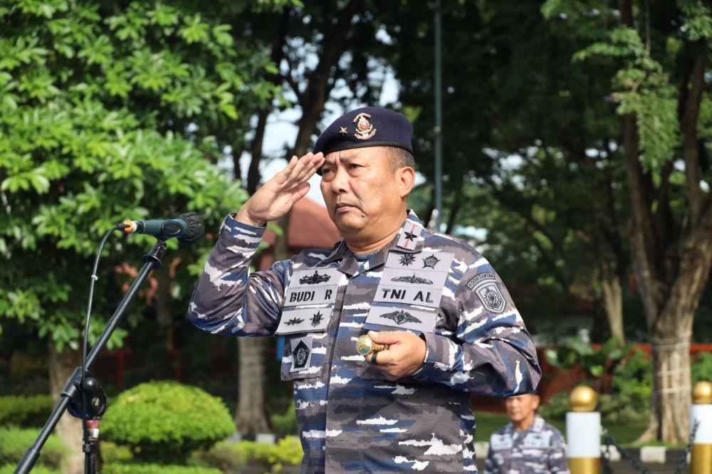 Dankodikdukum Kodiklatal Laksamana Pertama TNI Budi Raharjo saat pimpin upacara