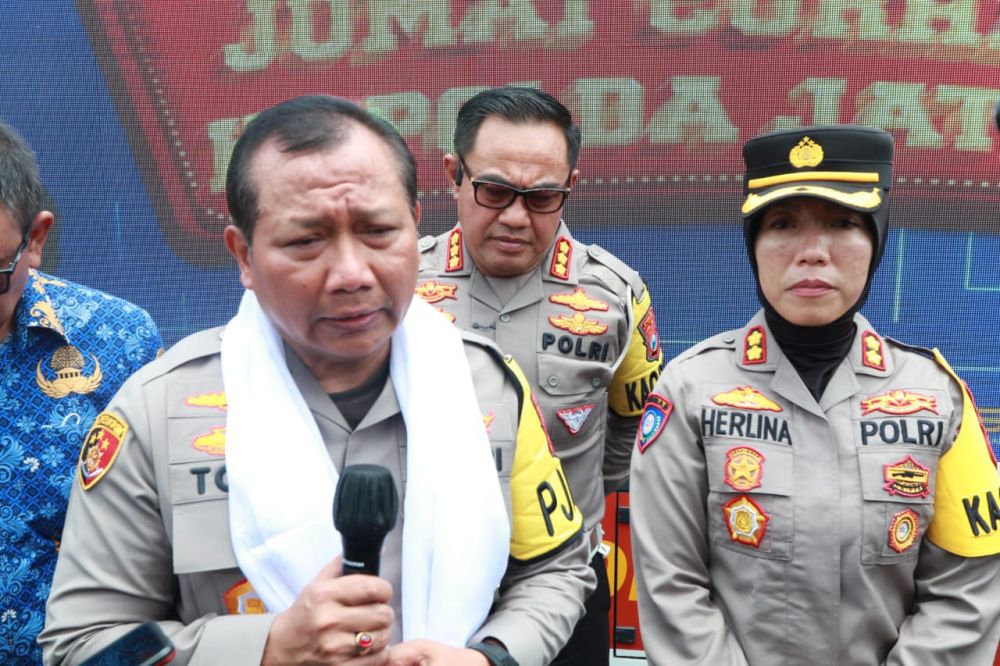 Kapolda Jatim Irjen Pol Dr. Toni Harmanto saat Jum'at Curhat di wilkum Polres Pelabuhan Tanjung Perak Surabaya