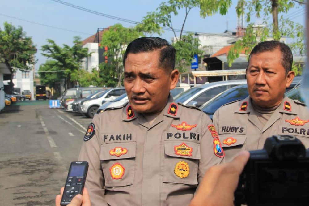 Kasi Humas Polrestabes Surabaya Kompol M. Fakih saat memberikan keterangan