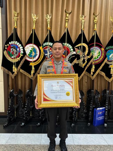 Polres Gresik Hat-trick, Wapres Serahkan Penghargaan Pelayanan Publik di Lingkup Polri