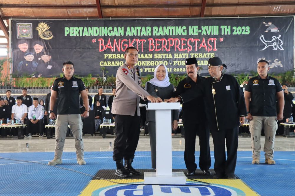 Kapolres Bojonegoro AKBP Rogib Triyanto saat hadiri pembukaan PSHT Cup