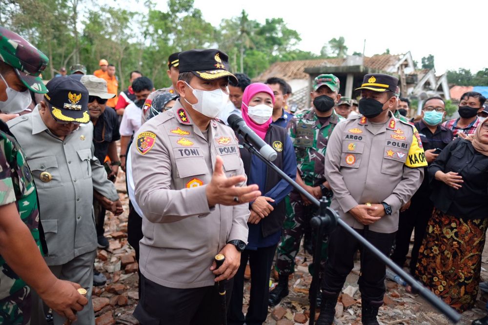 Forkopimda Jatim saat tinjau lokasi ledakan petasan di Blitar