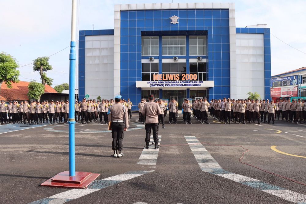 Kapolres Bojonegoro AKBP Rogib Triyanto saat berikan arahan anggotanya