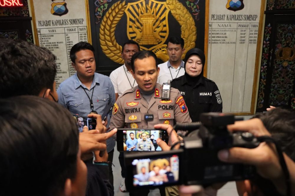 Kapolres Sumenep AKBP Edo Satya Kentriko saat memberikan keterangan 