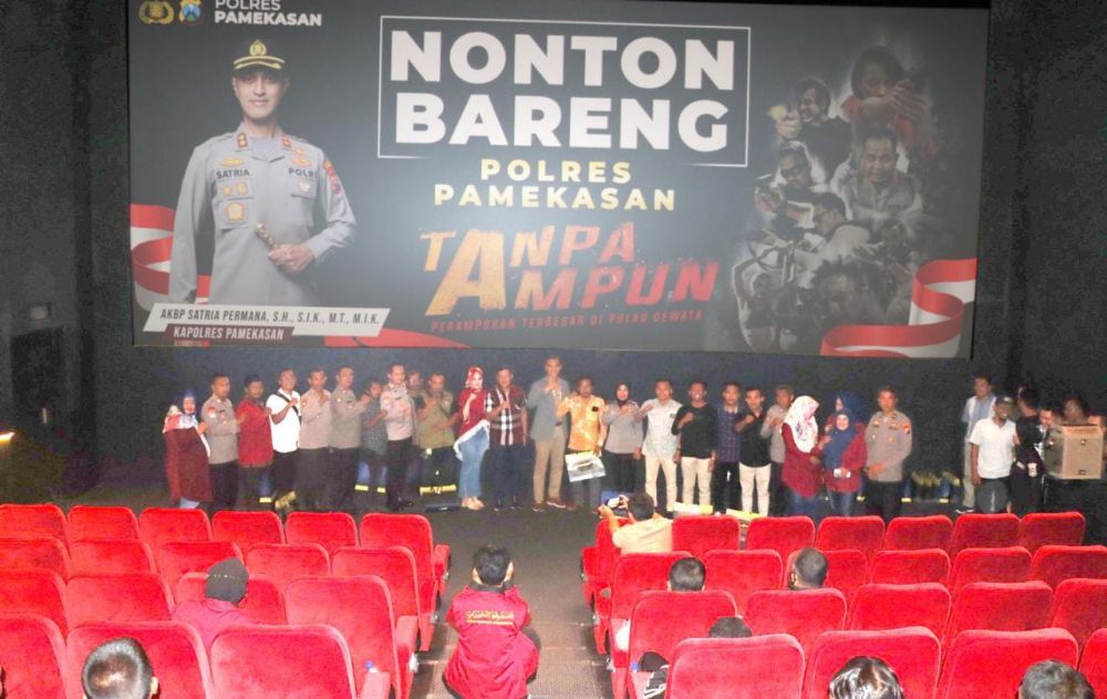 Jalin Silaturahmi, Polres Pamekasan Nobar Bersama Media