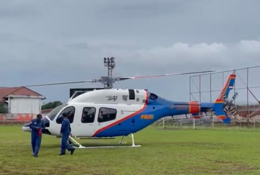Pilot helikopter Polda Jatim lakukan alternatif Landing di Tulungagung hindari cuaca buruk