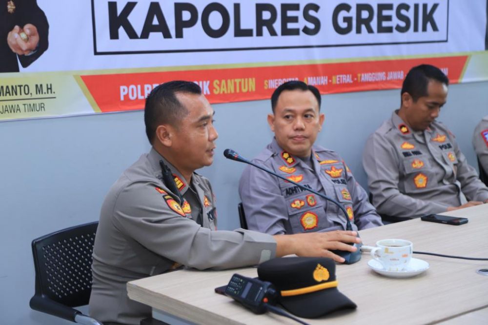 Kapolres Gresik Gelar Jum'at Curhat dan Vaksin di SMP Muhammadiyah 12