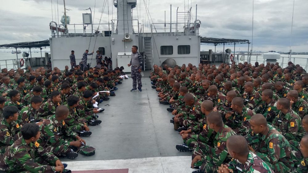 Siswa Dikmaba TNI AL lattek berlayar