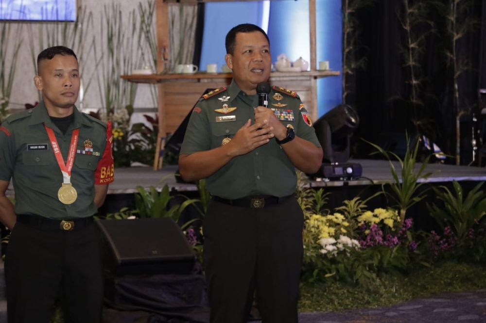 Bekerja Melebihi Panggilan Tugas, Prajurit Bhaskara Jaya Terima Penghargaan dari Pangdam V Brawijaya