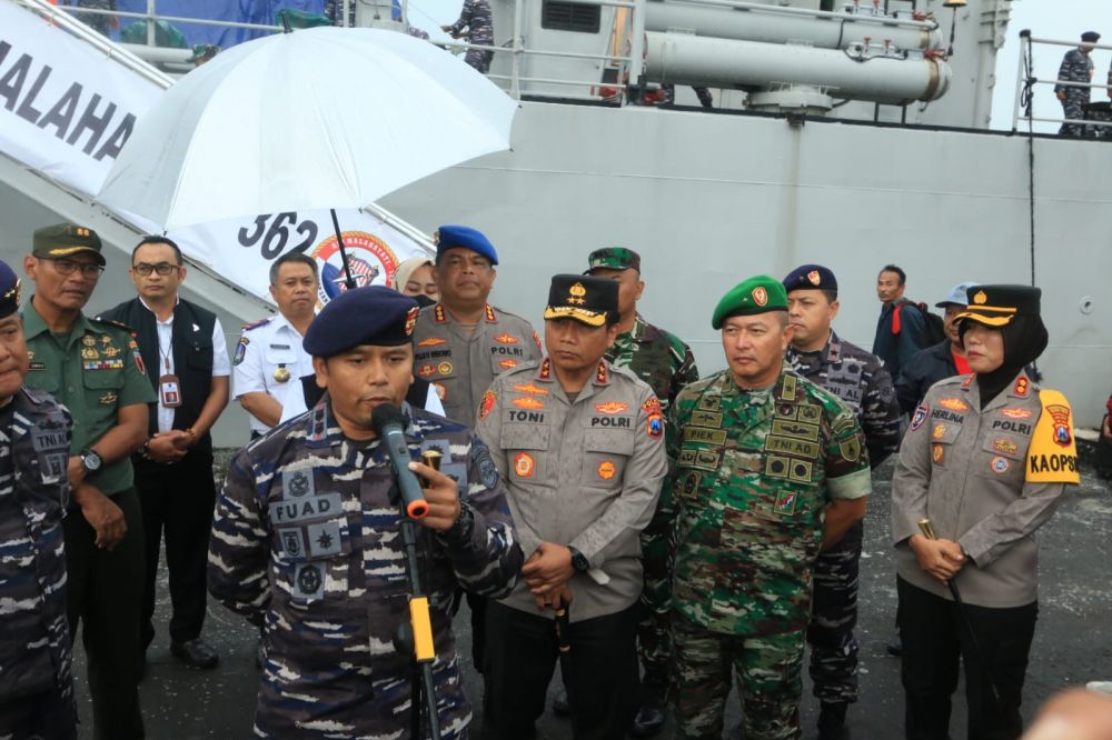 Forkopimda Jatim berangkatkan bahan pangan ke pulau Masalembu gunakan kapal KRI Malahayati TNI AL