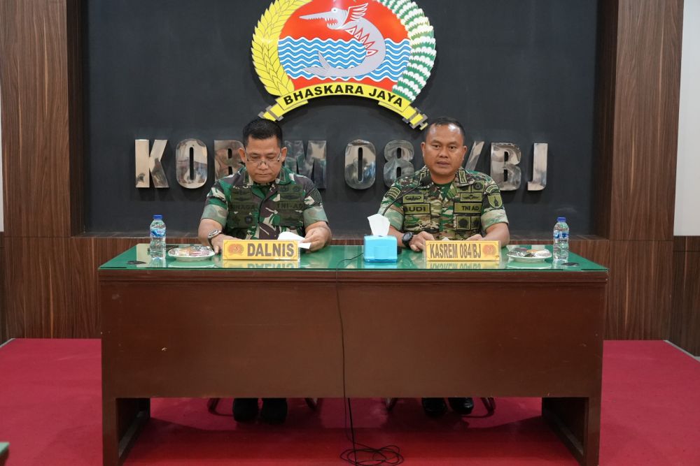 Dalnis Brigjen TNI Penly T.P. Sinaga didampingi Kasrem 084/BJ Kolonel Inf Budi Utomo