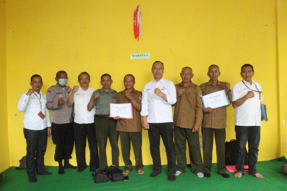 Perhutani Probolinggo beri penghargaan kepada karyawan berprestasi