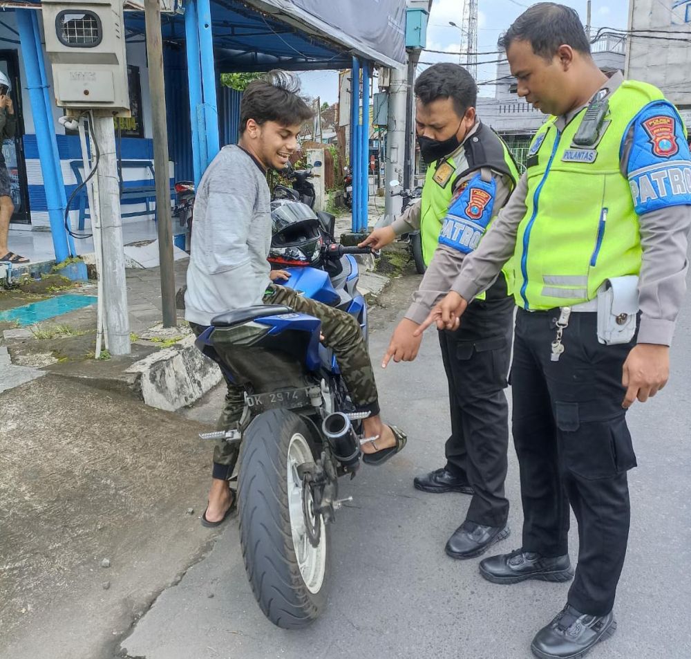 Satlantas Polres Jember lakukan penindakan ranmor berknalpot Bronk