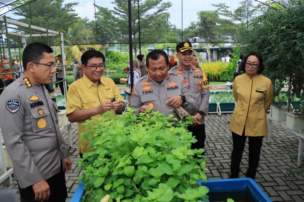 Kapolda Jatim Irjen Pol Dr. Toni Harmanto saat tinjau Buncob PT Petrokimia Gresik