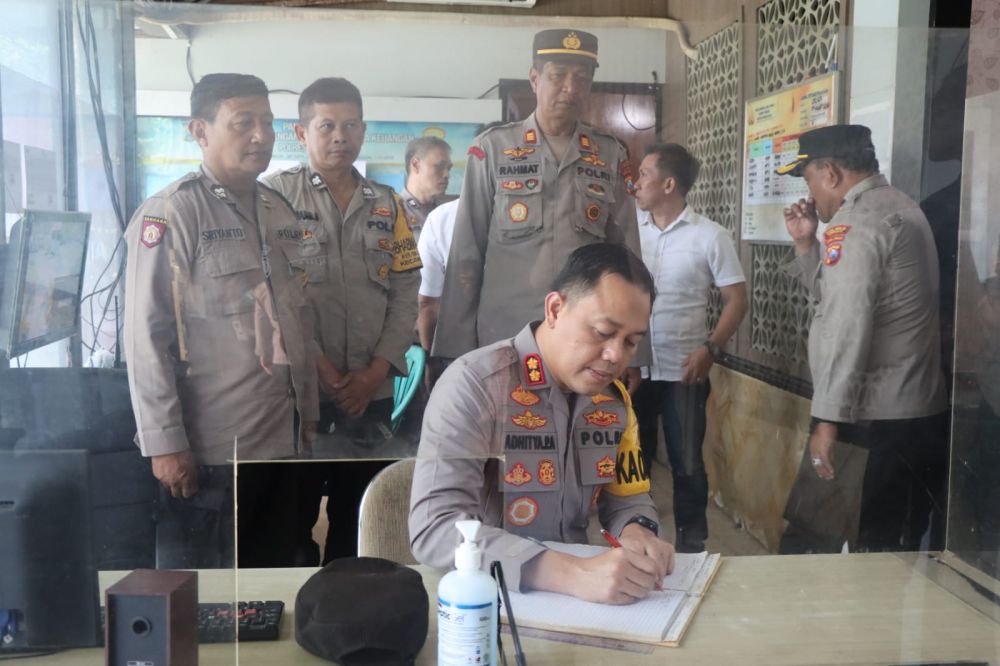 Kapolres Gresik AKBP Adhitya Panji Anom saat kunjungan kerja ke Polsek jajaran