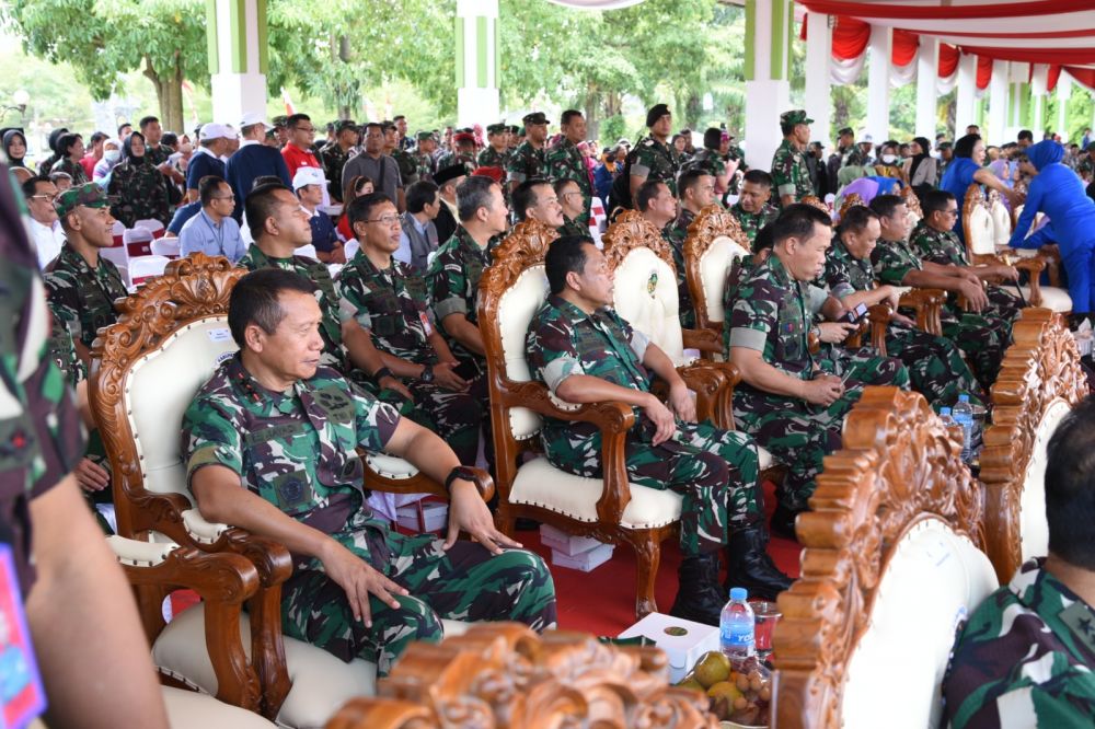 Panglima TNI Laksamana TNI Yudo Margono saat gelar wayang dan karya bakti di Madiun