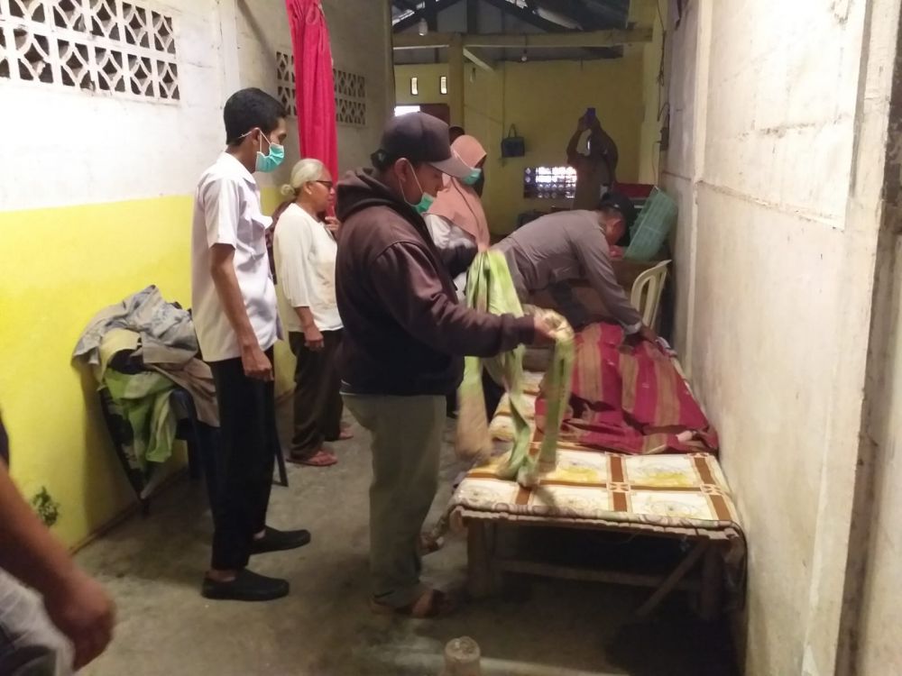 Bhabinkamtibmas Polsek Benjeng bantu warga terindikasi ODGJ