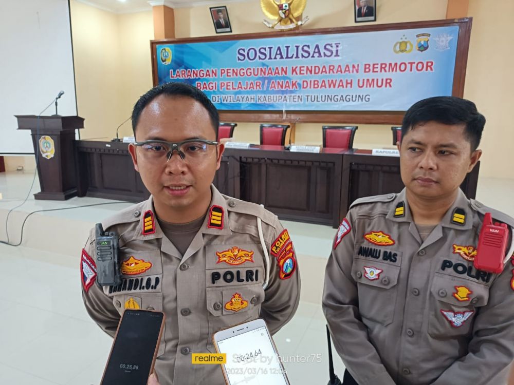 Kasat Lantas Polres Tulungagung AKP Rahandy Gusti Pradana saat sosialisasi di sekolah