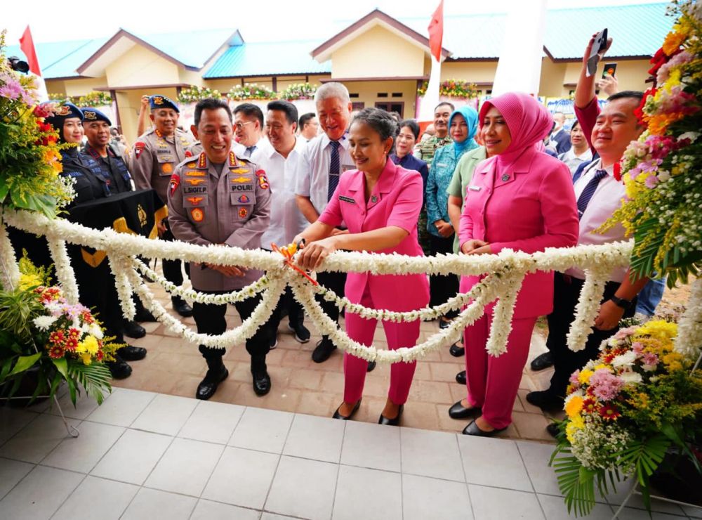 Kapolri Jenderal Listyo Sigit Prabowo saat peresmian asrama Brimob Polda Kalbar