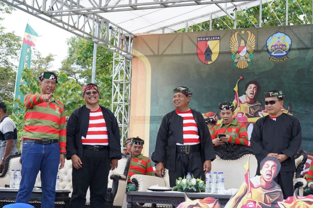 Danrem 084/BJ Brigjen TNI Terry Tresna Purnama saat hadiri lomba kerapan Sapi piala KASAD di Madura