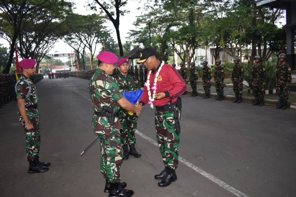 Dankodikmar Brigjen TNI Marinir Muhammad Nadir pimpin upacara tradisi penyambutan siswa Dikko Marinir