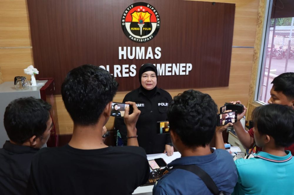 Kasi Humas Polres Sumenep AKP Widiarti saat memberikan keterangan