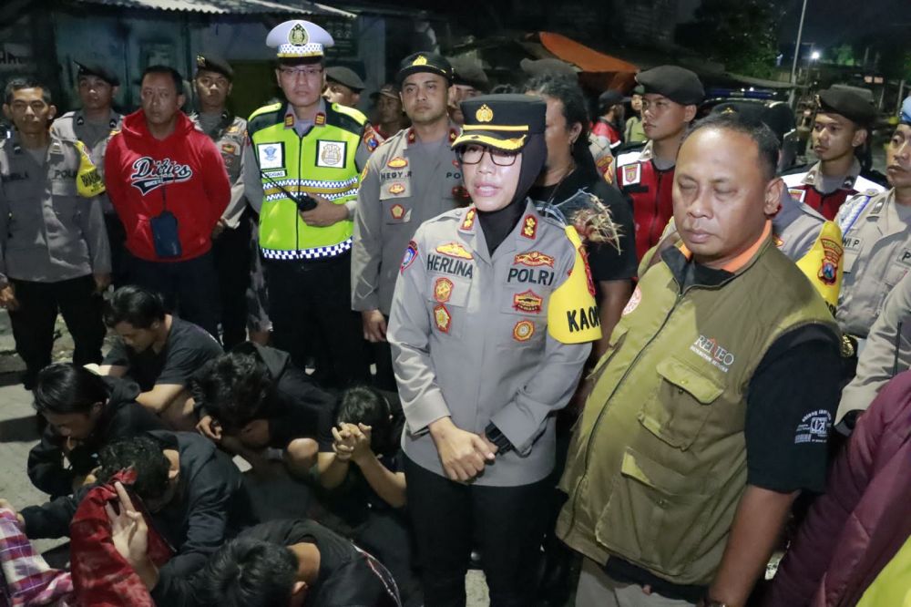 Kapolres Pelabuhan Tanjung Perak AKBP Herlina saat pimpin patroli Paket Kalam Ramadhan