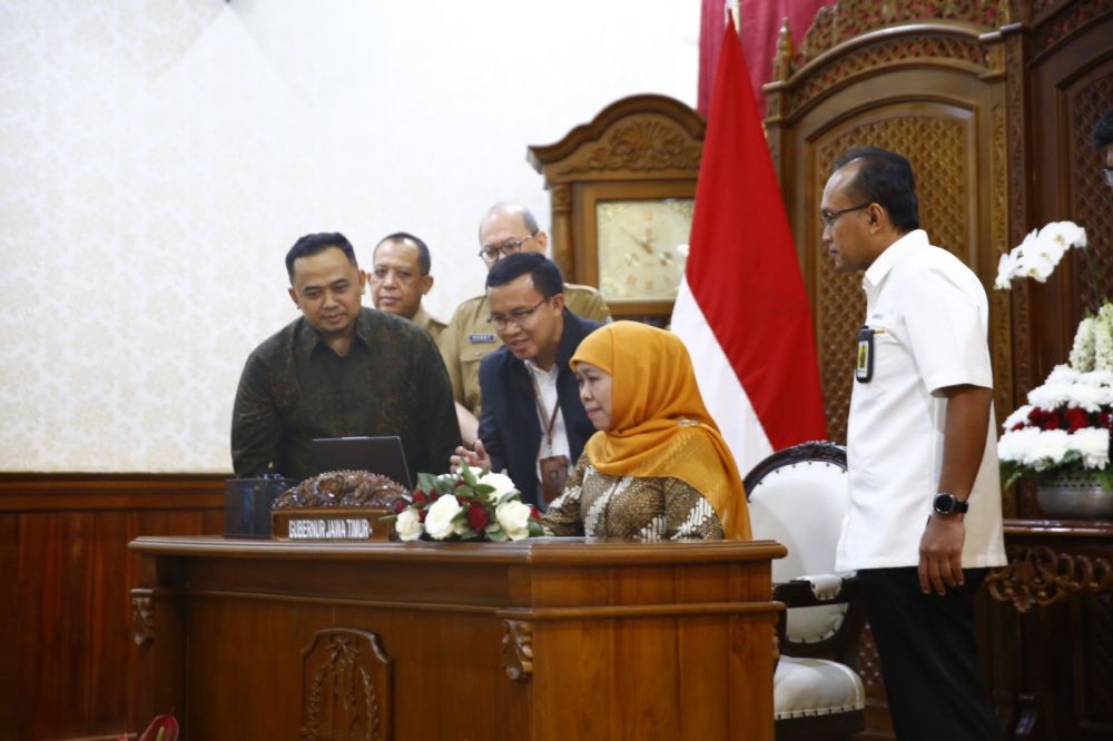 Gubernur Jatim Khofifah Indar Parawansa himbau wajib pajak segera lapor SPT