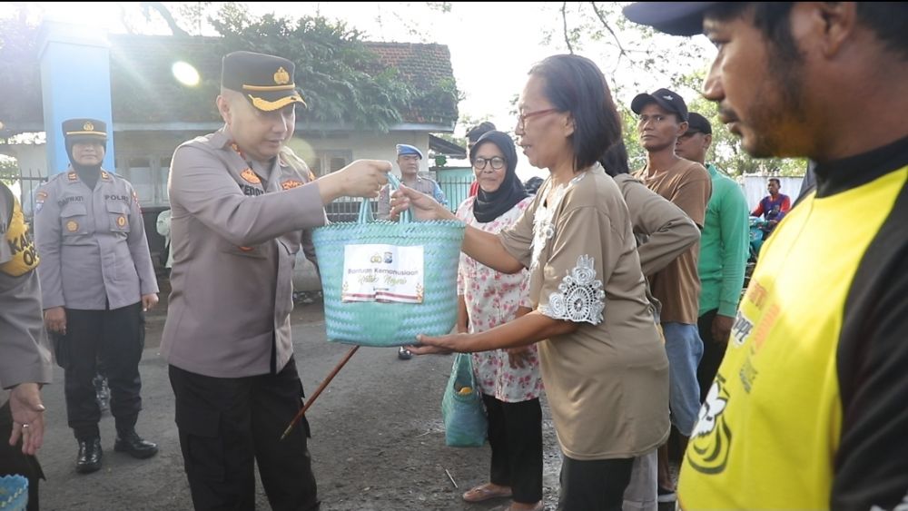 Kapolres Kediri Kota AKBP Teddy Chandra saat gelar acara berbagi berkah Ramadhan
