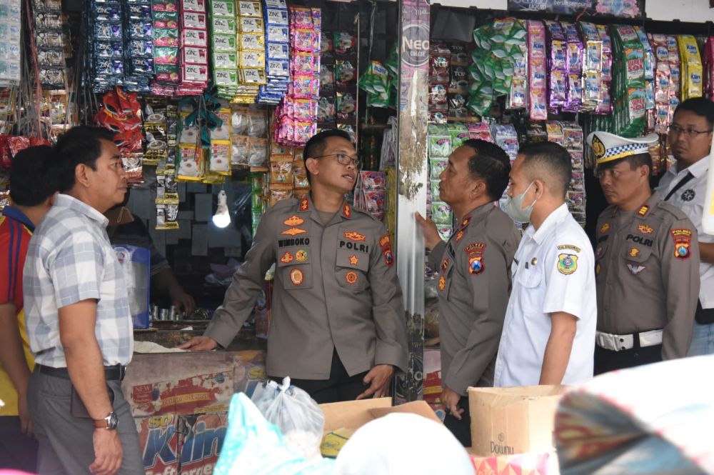 Kapolres Bondowoso AKBP Wimboko saat tinjau pasar induk