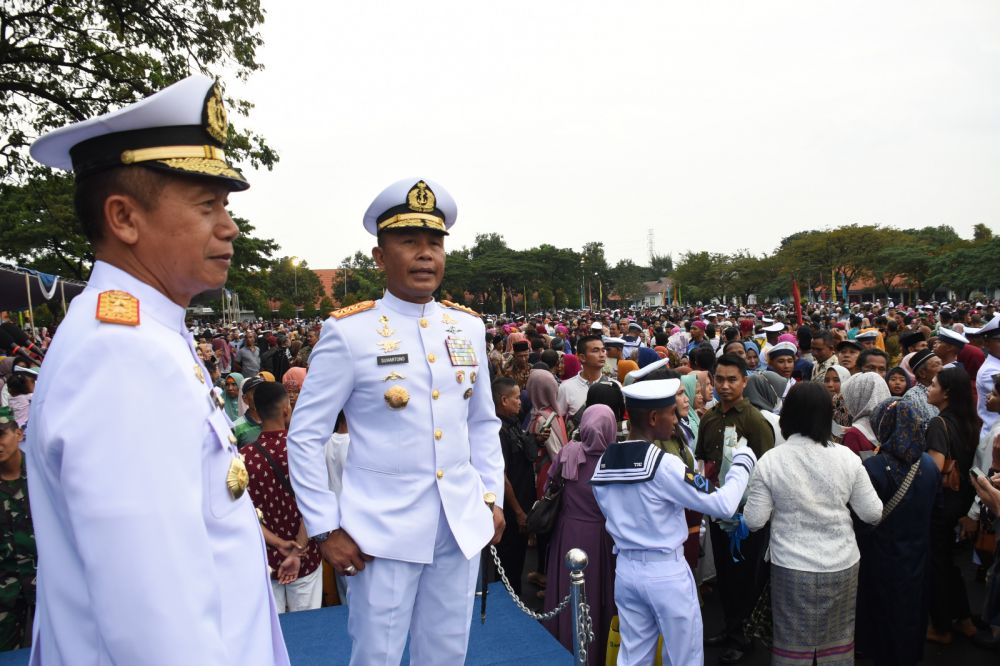 Dankodiklatal Letjen TNI Marinir Suhartono lantik 936 siswa Dikmata 