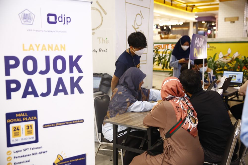 Kakanwil pajak Surabaya kunjungi pojok pajak