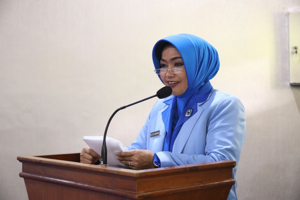 Ketua gabungan Jalasenastri Ny. Etta Suhartono